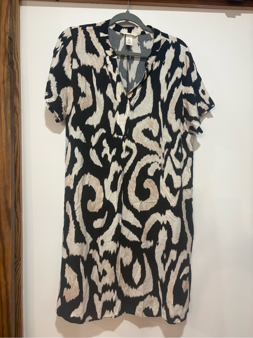 H&M Black and Beige Abstract Print Swim Cover-Up